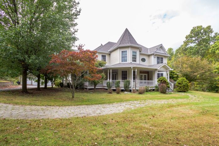 13 Stone Ridge Rd, Sussex, NJ 07461