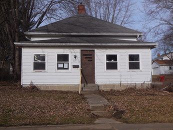 221 S Morgan St, Virginia, IL 62691