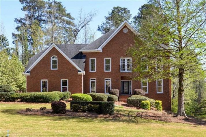 5860 Plantation Dr, Roswell, GA 30075