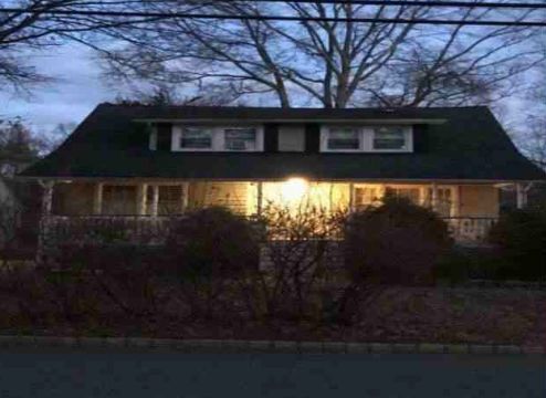 102 Beaufort Ave, Livingston, NJ 07039