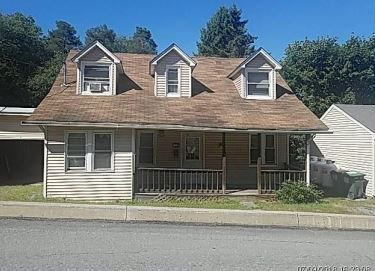 110 Columbus Ave, Hawley, PA 18428