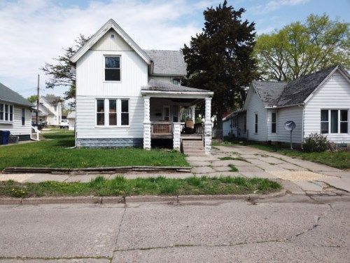 826 15TH AVE SOUTH, Clinton, IA 52732