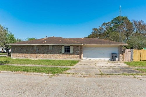 613 Mary Hughes Dr, Houma, LA 70363