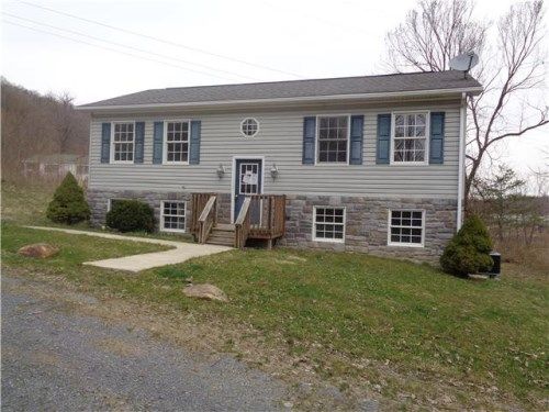 63 Noble Ln, Berkeley Springs, WV 25411