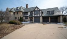 3615 N Lake Dr Milwaukee, WI 53211