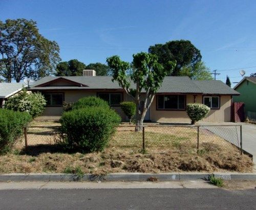 9598 Eastview Dr, Hanford, CA 93230