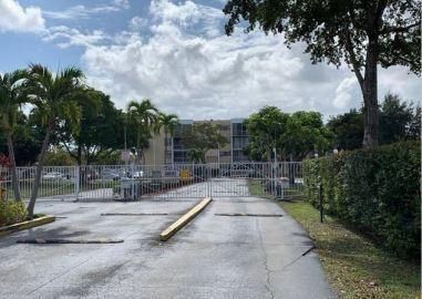 920 Ne 199th St Apt 309, Miami, FL 33179