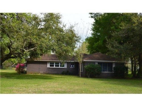 326 Mcbride St, Winnie, TX 77665