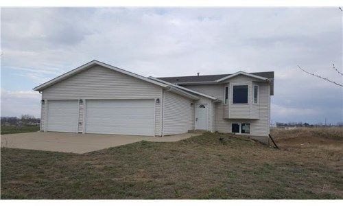 4605 Kendal Ct, Bismarck, ND 58504