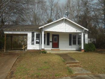 212 Pine St, Lexington, MS 39095