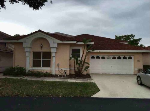 7728 HIGLANDS CIRC, Pompano Beach, FL 33063