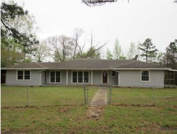 609 Magnolia St E, Overton, TX 75684