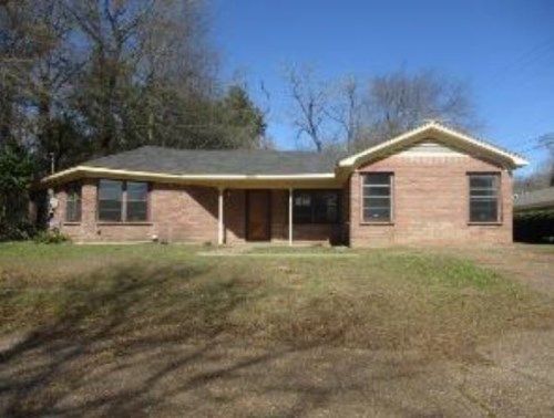 2901 Victory Dr, Marshall, TX 75672