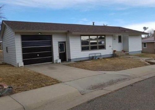 118 CIRCLE DR, Thermopolis, WY 82443