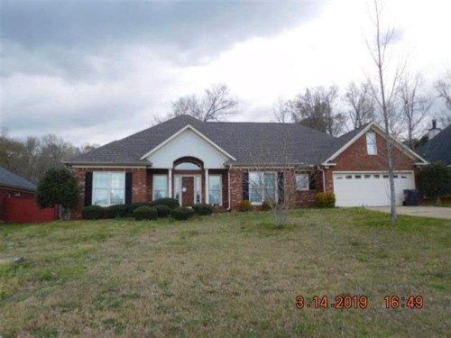 409 SHADOW WOOD DR, Smiths Station, AL 36877