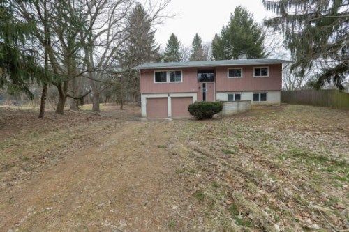 279 S Messner Rd, Akron, OH 44319