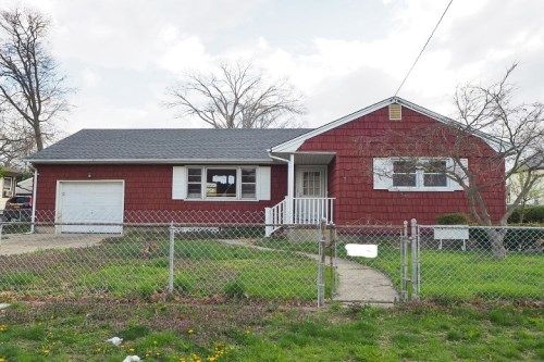 428 N Delaware Ave, Lindenhurst, NY 11757