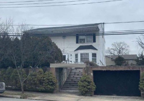 7 Massachusetts St, Staten Island, NY 10307