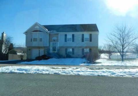 271 Crosswinds Dr, Charles Town, WV 25414