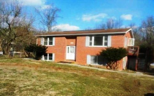 70 7th St, Shenandoah Junction, WV 25442