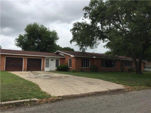 1817 Encino Ave, Alice, TX 78332