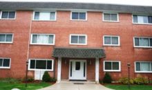 1925 Oakton St Unit 2H Des Plaines, IL 60018