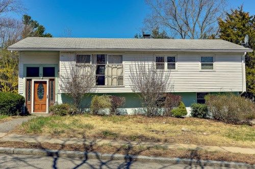 41 Dietz Rd, Hyde Park, MA 02136