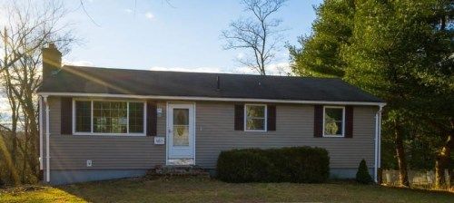 957 Plymouth St, Abington, MA 02351