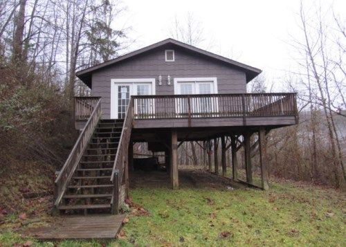 1400 Highland Dr, Clendenin, WV 25045