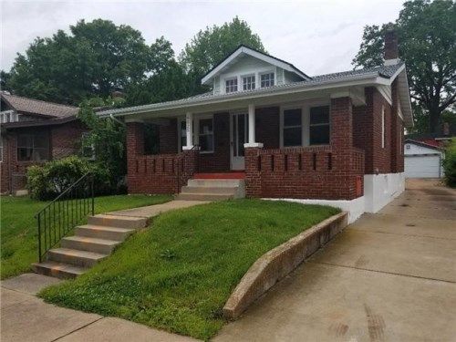 9025 Seneca Ln, Saint Louis, MO 63114