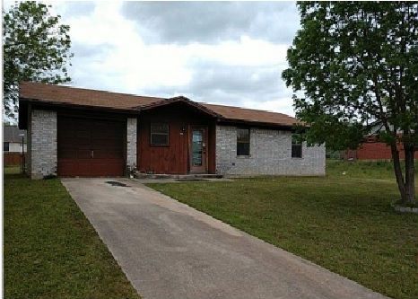 1215 W Ave C, Lampasas, TX 76550