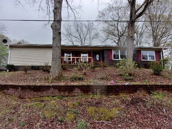 1100 Chatwood Dr, Anniston, AL 36206