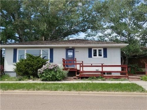 608 W Divide, Bowman, ND 58623