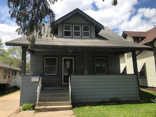1922 J St SW, Cedar Rapids, IA 52404