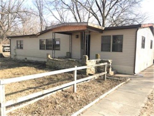 125 5th St, Strong City, KS 66869