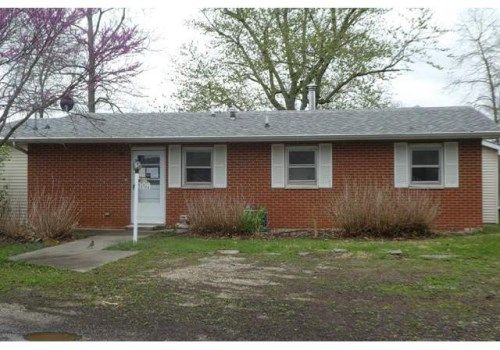 30384 Cypress Ln, Girard, IL 62640