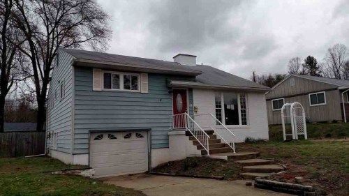 717 Crooks Ave, Ravenswood, WV 26164