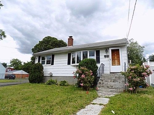 42 Giddings St, Hartford, CT 06106