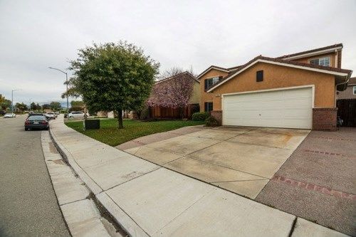 1700 Bayberry St, Hollister, CA 95023