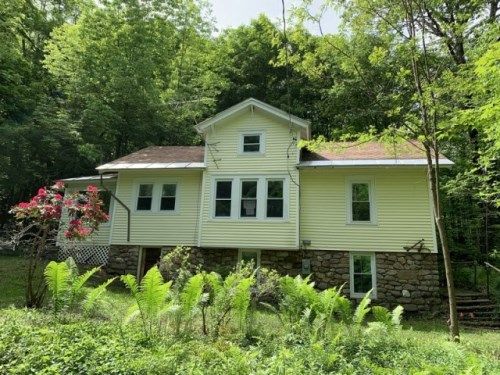 14 Nocher Rd, Becket, MA 01223