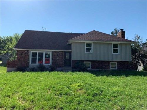 1706 NE Pine Cir, Blue Springs, MO 64014
