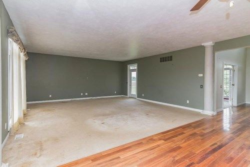 52075 45th St, Paw Paw, MI 49079