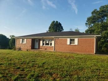 3147 Ward Green St, Lenoir, NC 28645