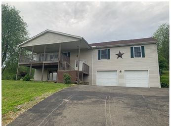 646 Muddy Creek Dr, Slippery Rock, PA 16057