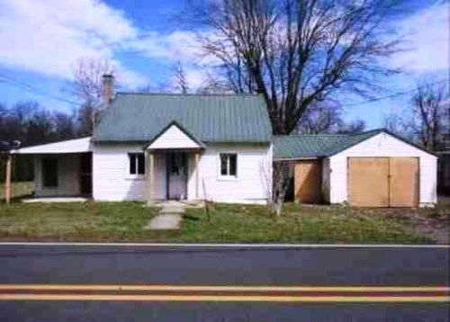 21 S Brick Ln, Elverson, PA 19520