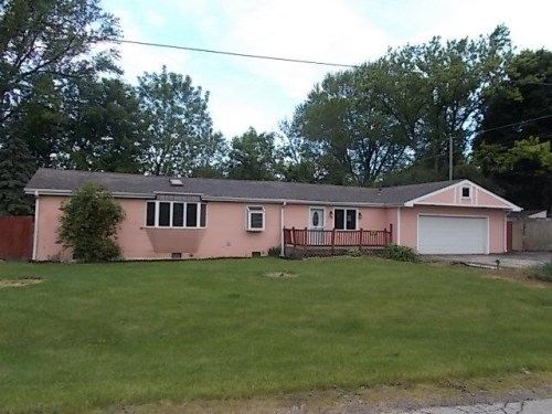 3901 Woodstock St, Wonder Lake, IL 60097