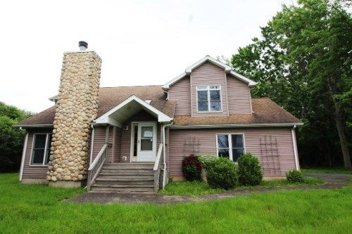 5085 Day Rd, Lockport, NY 14094