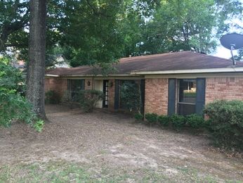 5225 Brookview Dr, Byram, MS 39272