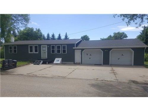 212 1st St N, Wilton, ND 58579