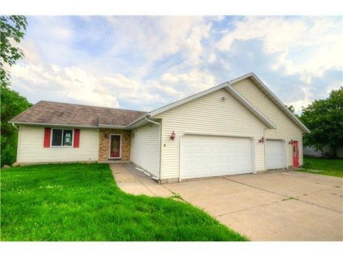 423 Sunset Dr, Poynette, WI 53955